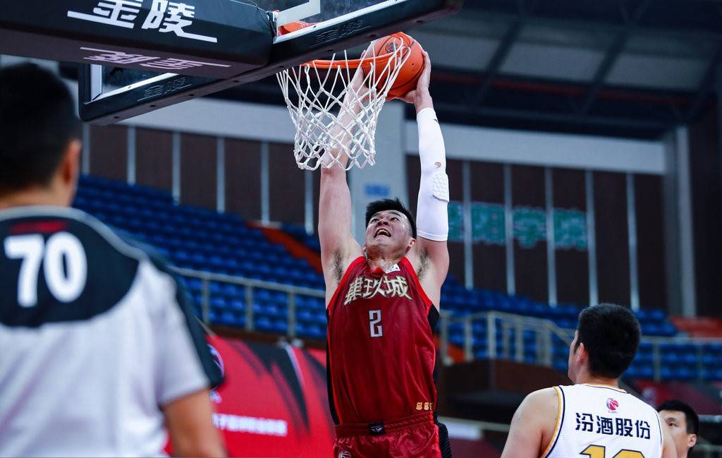 关于今夜西甲焦点战，本菲卡临场应变，质疑声仍在，心理建设被强调的信息